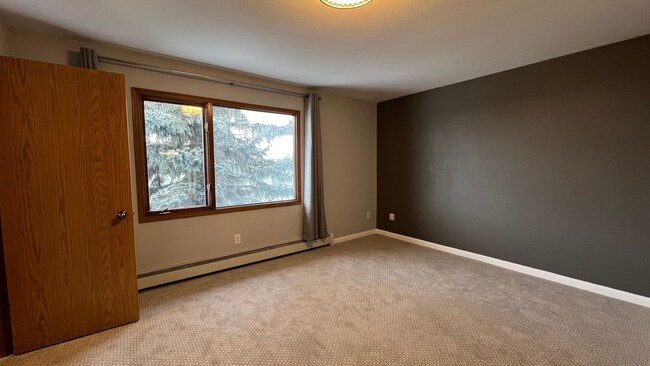 Foto del edificio - Beautifully maintained (3) bedroom, (2) ba...
