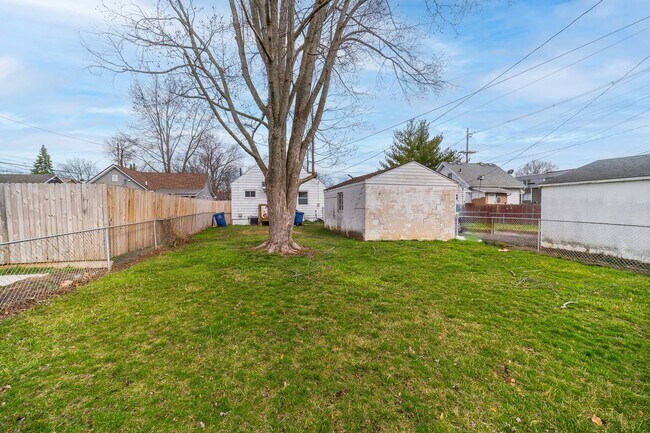 Foto del edificio - 1611 Walsh Ave