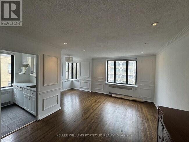 Photo du bâtiment - 150 Farnham Ave