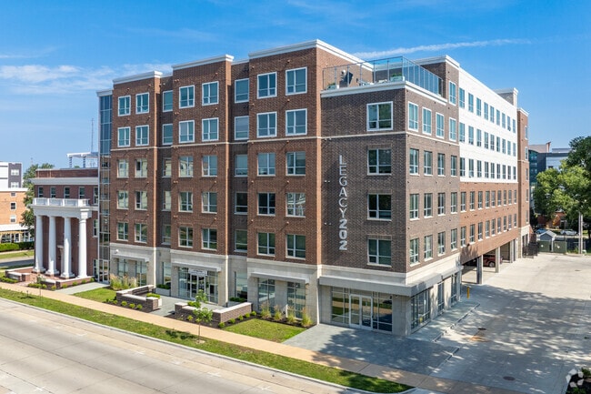 Building Photo - Legacy 202
