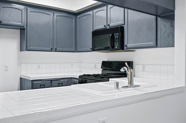 Building Photo - 4620 Vista Del Monte Ave