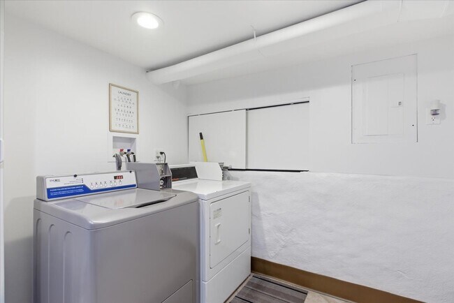 Building Photo - 2117 North humboldt-G