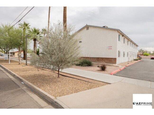 Foto del edificio - $1095 OFF FIRST MONTH'S RENT MOVE IN SPECIAL! Downtown Phoenix 2/1 Apartment - Modern &amp; Conve...