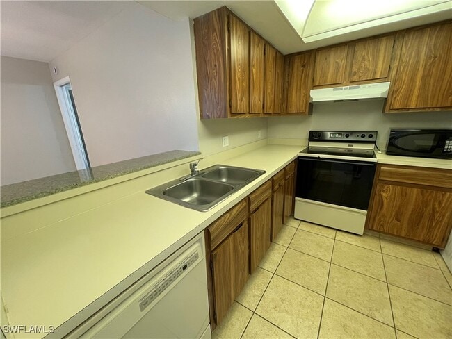 Building Photo - 3615 Boca Ciega Dr