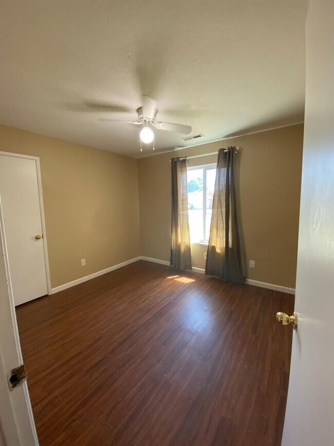Foto del edificio - 367 Strauss Ln