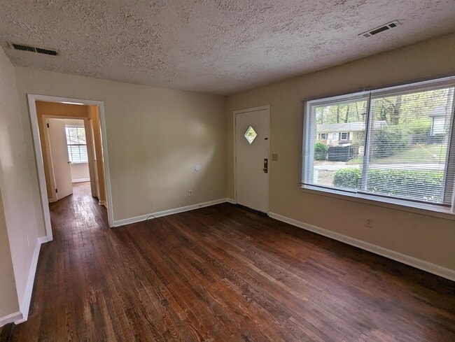 Building Photo - 2730 Argyle Dr NW
