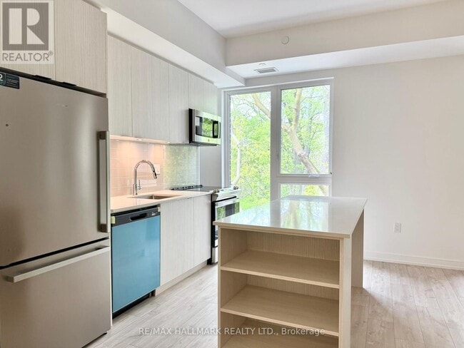 Building Photo - 172-172 Clonmore Dr