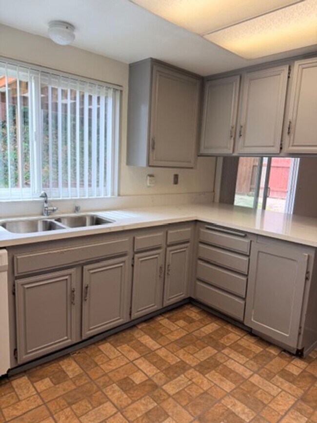 Building Photo - 4 Bedroom, 2.5 Bathroom Home with Spacious Layout in Chula Vista