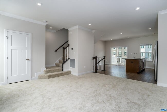 Building Photo - 2405 Crescent Wy