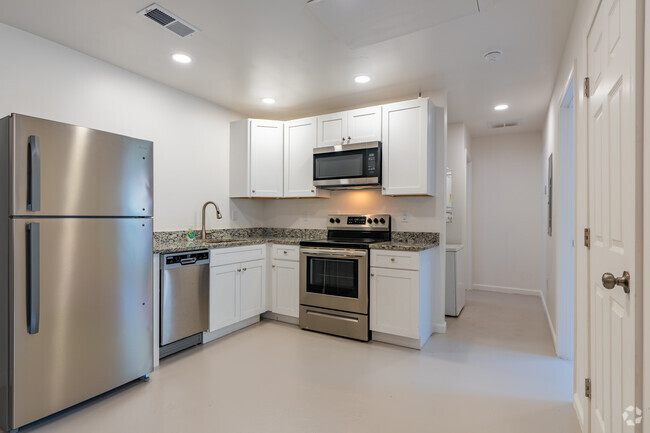 1BR, 1BA - 650SF - Kitchen - Timberline Flats