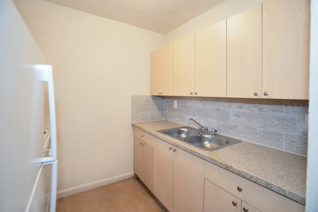 New Castle Lake Apartments Miami Fl Building Photo New Castle Lake
