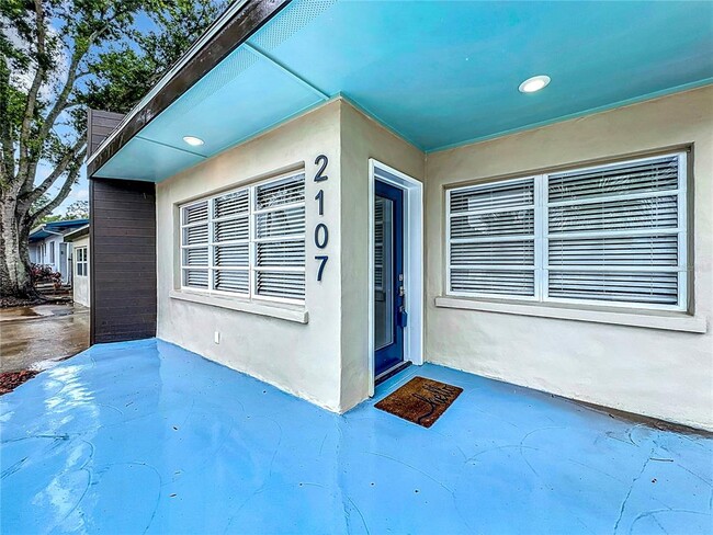 Building Photo - 2107 Pine Terrace