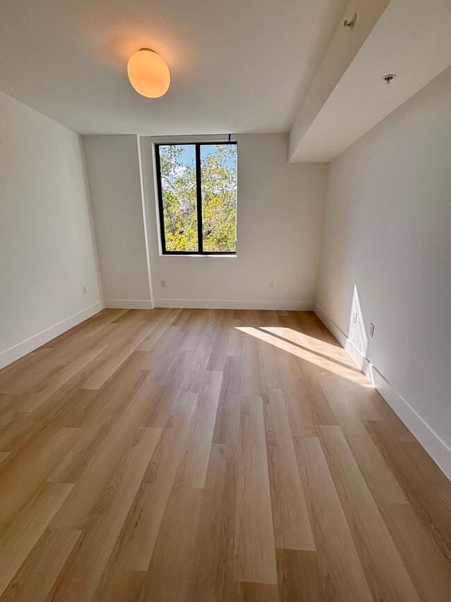 Building Photo - 2596 NE 182nd Ter