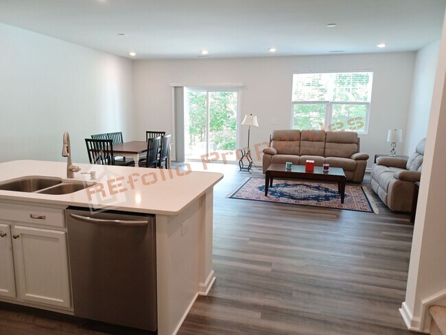 Foto del edificio - Great Location! 3 Bedroom 1-Car Garage Tow...