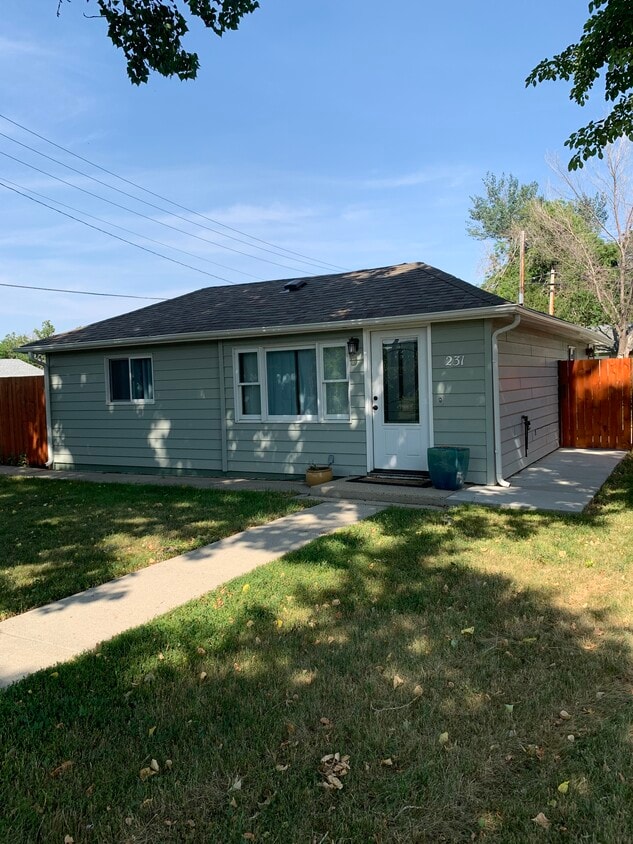 Enjoy Downtown Sheridan Adjacent to the Bike Path - 231 S Water St