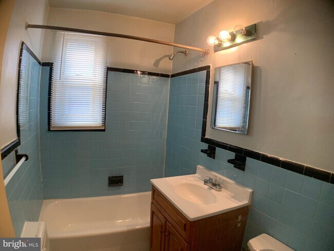 Foto del edificio - 927 52nd St NE