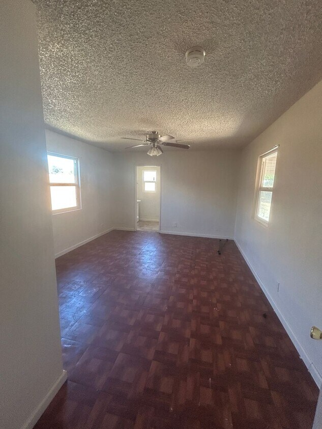 Foto del edificio - Spacious home in Armona with large yard re...