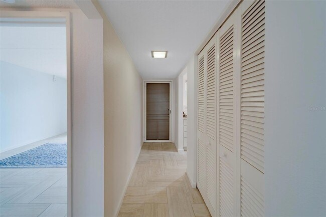 Foto del edificio - 2944 W Bay Dr