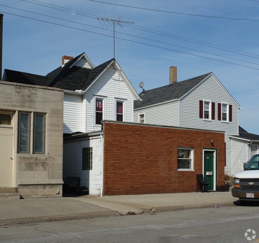 Primary Photo - 220 W 9th St