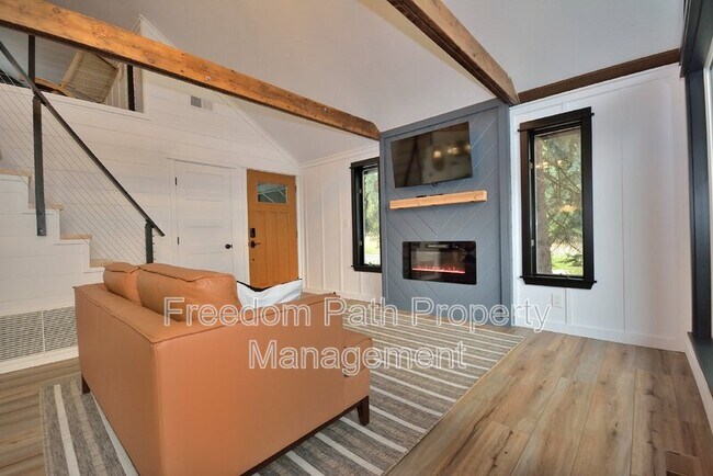 Foto del edificio - 21252 S Cave Bay Rd