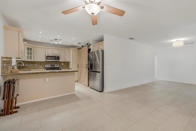 Foto del edificio - 5850 SW 149th Ave