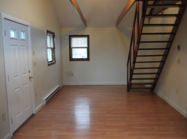 Building Photo - 76 Noyes Rd