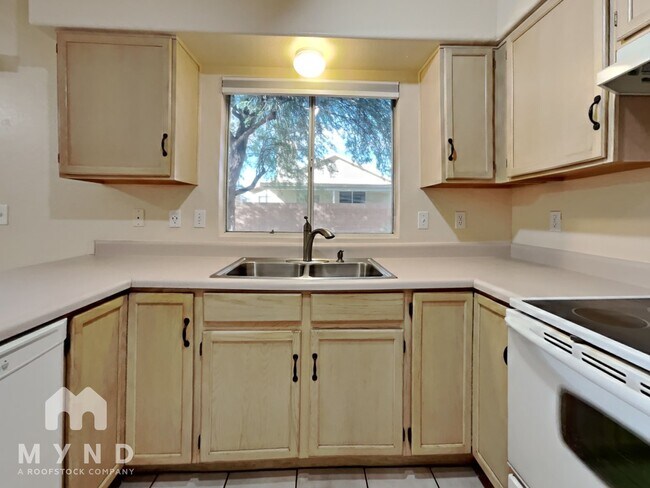 Foto del edificio - 3696 W Sunglade Dr