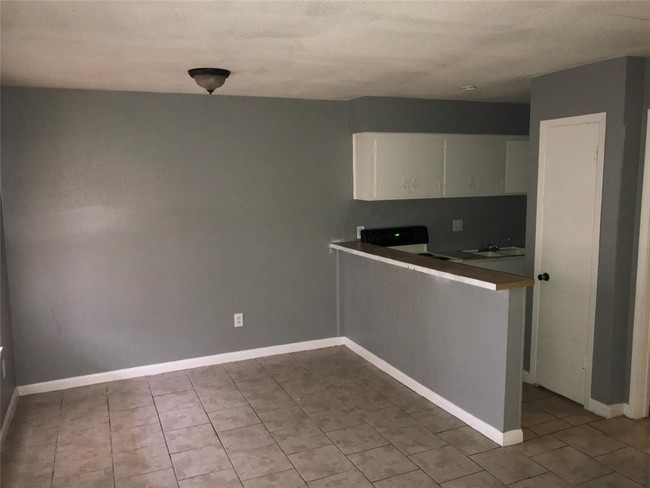 Building Photo - 6739 Fairway Dr