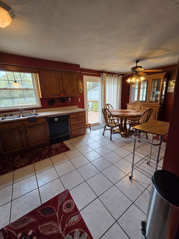 Foto del edificio - 7974 Pickett Ln