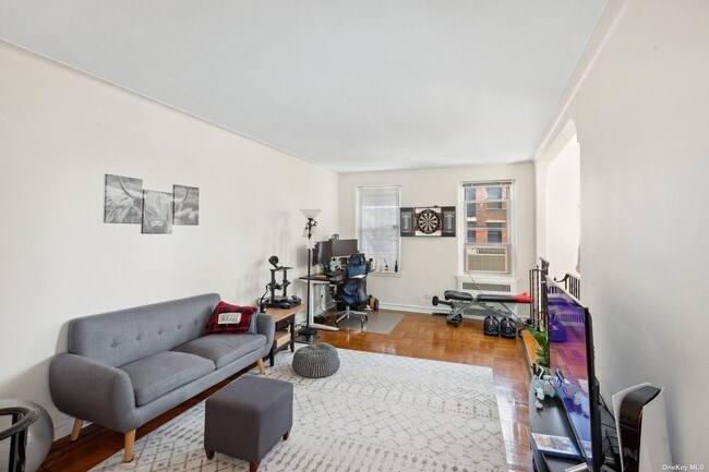 Building Photo - 111-45 76th Dr