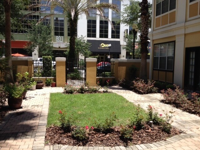 Foto del edificio - Downtown 2/2 Condo with garden view.