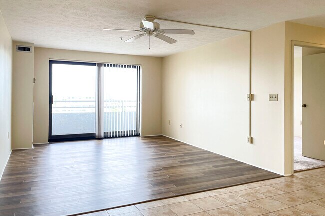 Building Photo - 111 deKoven Drive