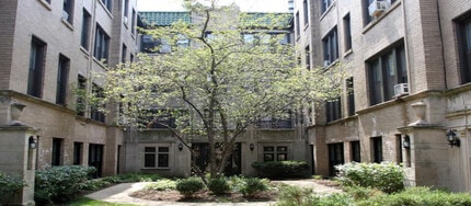 Building Photo - 635 W Roscoe St