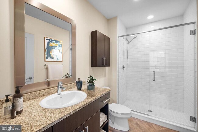 Building Photo - 235 N Christopher Columbus Blvd