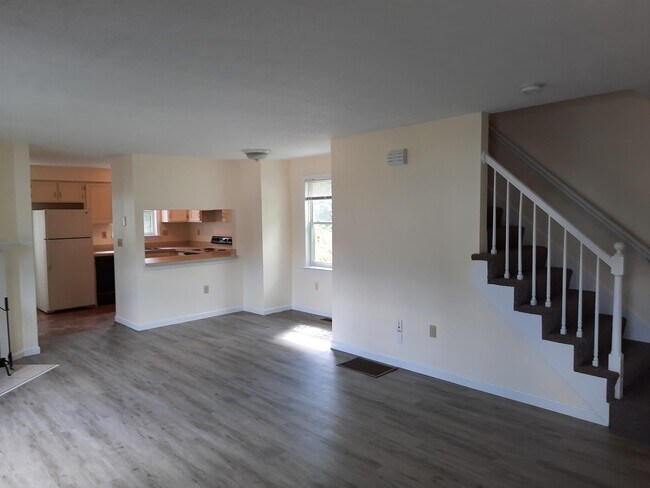 Building Photo - 105 Cadogan Way