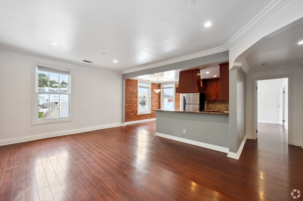 1BR, 1BA -650SF - 1236 N Flores St