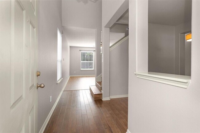 Building Photo - 6443 Applewood Forest Dr