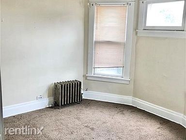 Foto principal - 4 br, 1 bath House - 1 Hughes Ave