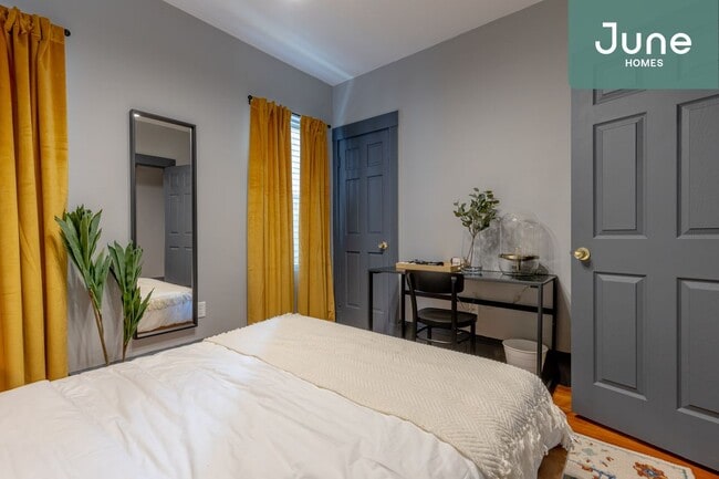Building Photo - Queen room in 3-bed/1.0-bath Home