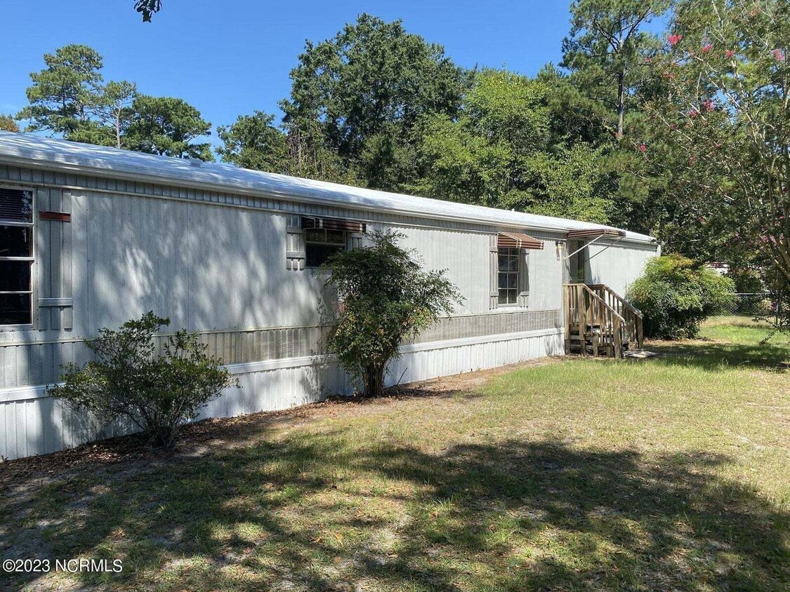 Foto principal - 2 Bedroom Mobile Home-516 Greenwood Dr.