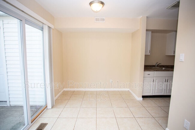 Building Photo - 16 Lerner Ct