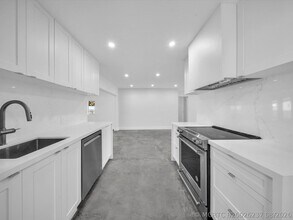 Building Photo - 1721 N 16th Ct