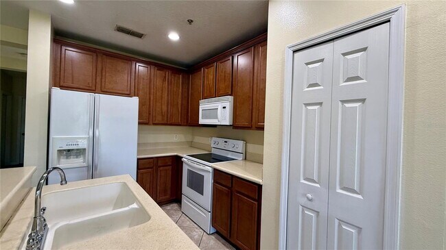 Foto del edificio - 2079 Cypress Bay Blvd