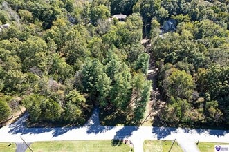 Building Photo - 306 Forest Trce