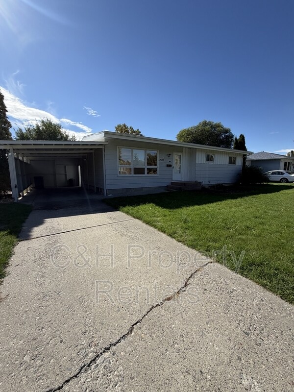 Building Photo - 2520 Lillis Ln