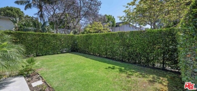 Foto del edificio - 1149 N Poinsettia Pl