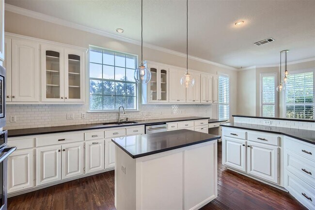 Foto del edificio - 2114 Cliffs Edge Dr