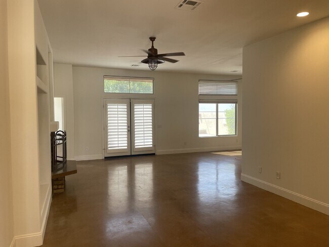 Building Photo - Cool contemporary home in the Cove