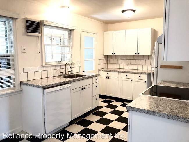 Foto del edificio - 210-240 SE Gilham Ave