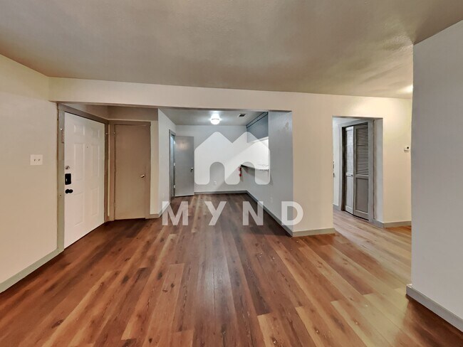 Building Photo - 624 E 3rd St Apt 308